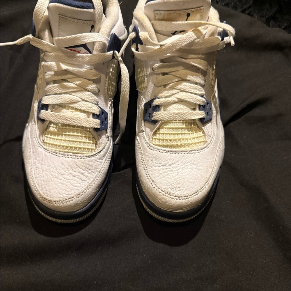 Jordan Sneakers in White and Navy